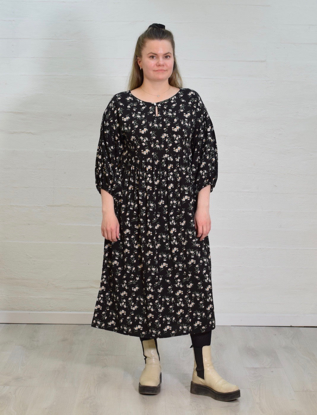 Kiira mekko, musta