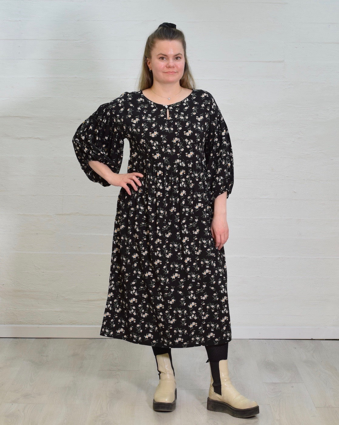 Kiira mekko, musta