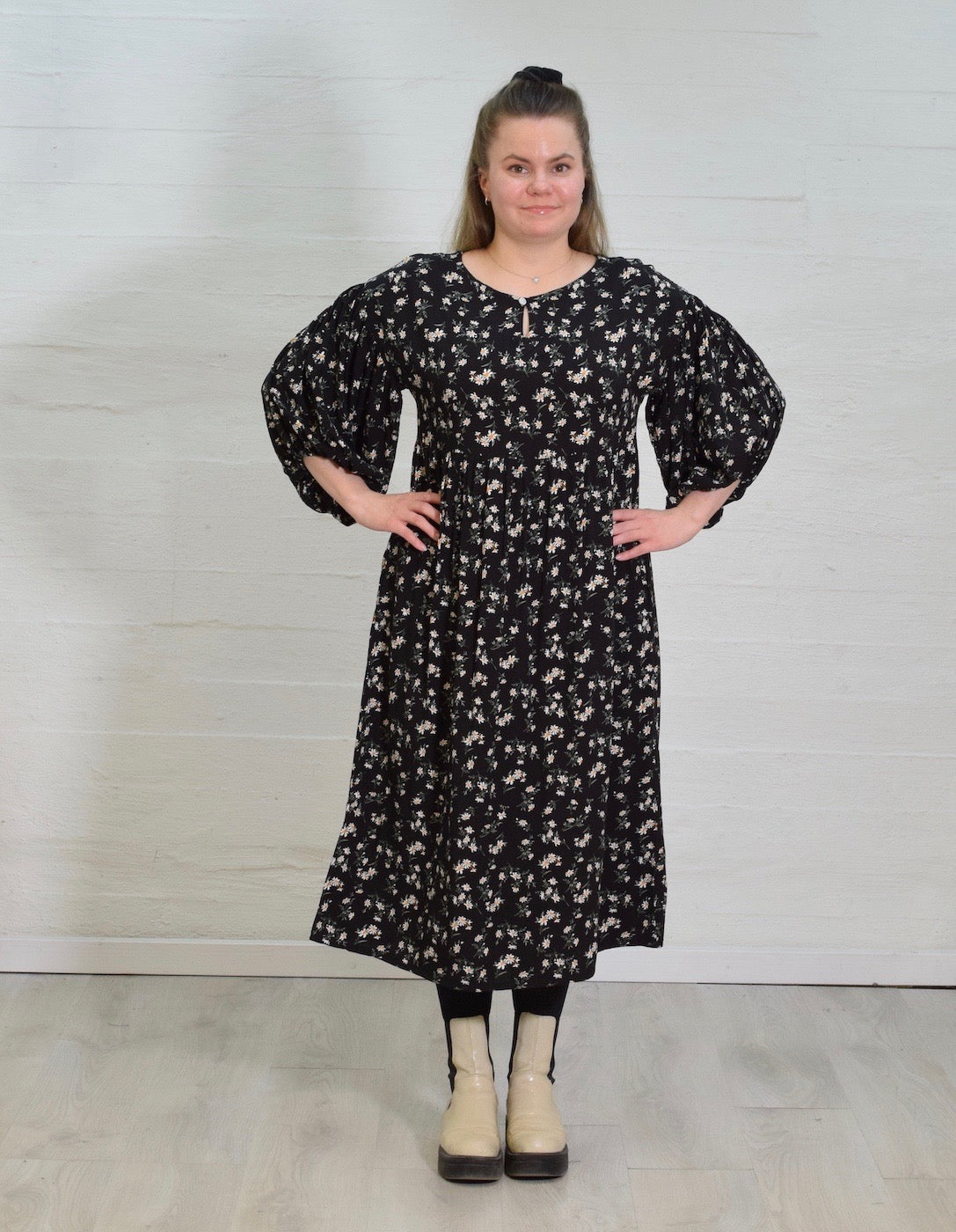 Kiira mekko, musta
