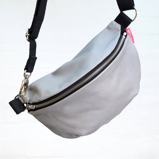 Aleksiina Design Olga crossbody -laukku nahkaa harmaa