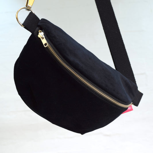 Olga crossbody-väska, slät sammet, svart