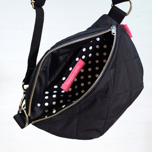 Aleksiina Design Olga Crossbody laukku, tikattu musta