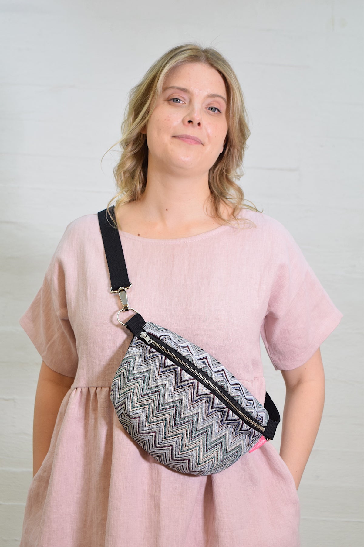 Olga crossbody -laukku musta