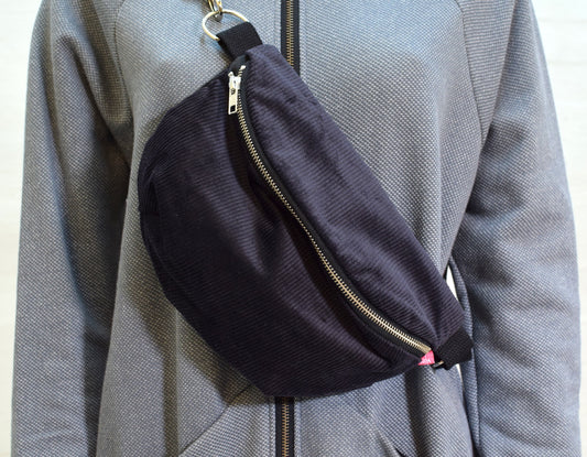 Olga crossbody -laukku vakosametti, siniharmaa