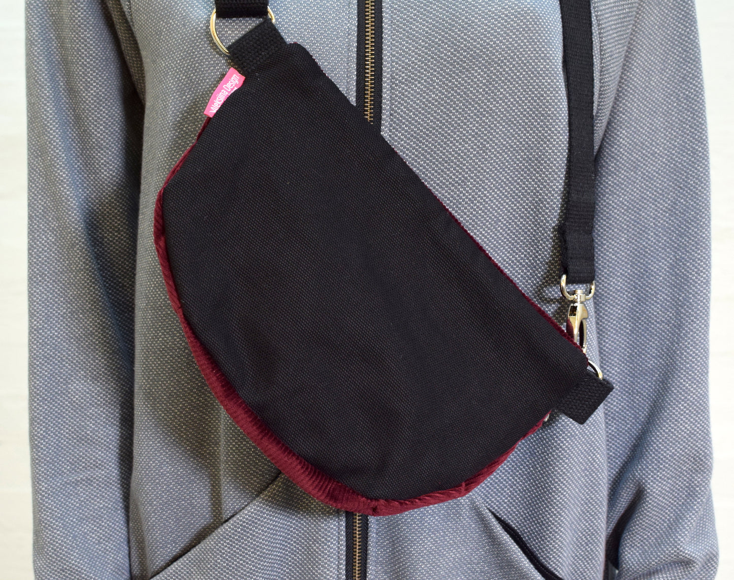 Olga crossbody -laukku vakosametti, siniharmaa
