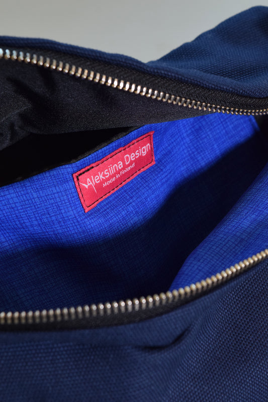 Olga crossbody -laukku tummansininen