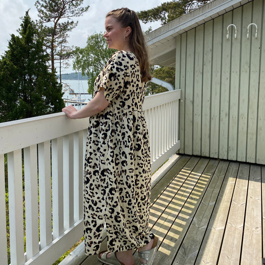 Viivi Mekko Leopardi