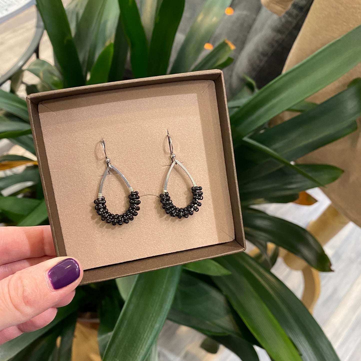 Glasörhängen Droppiga Svarta