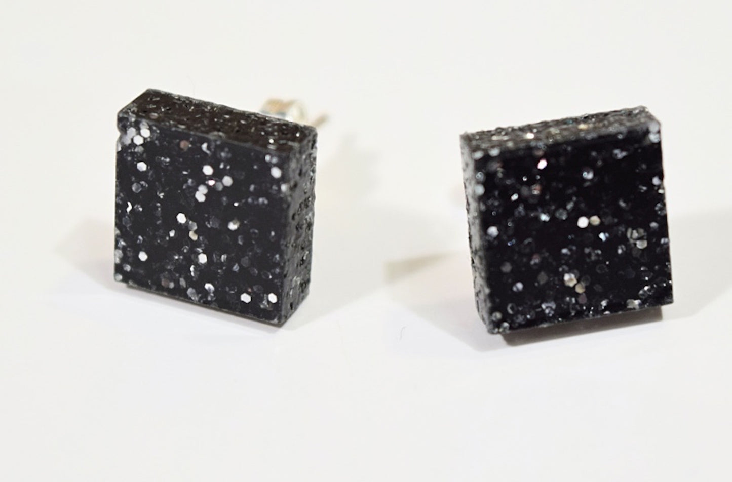 Basic glitter örhängen svart fyrkant