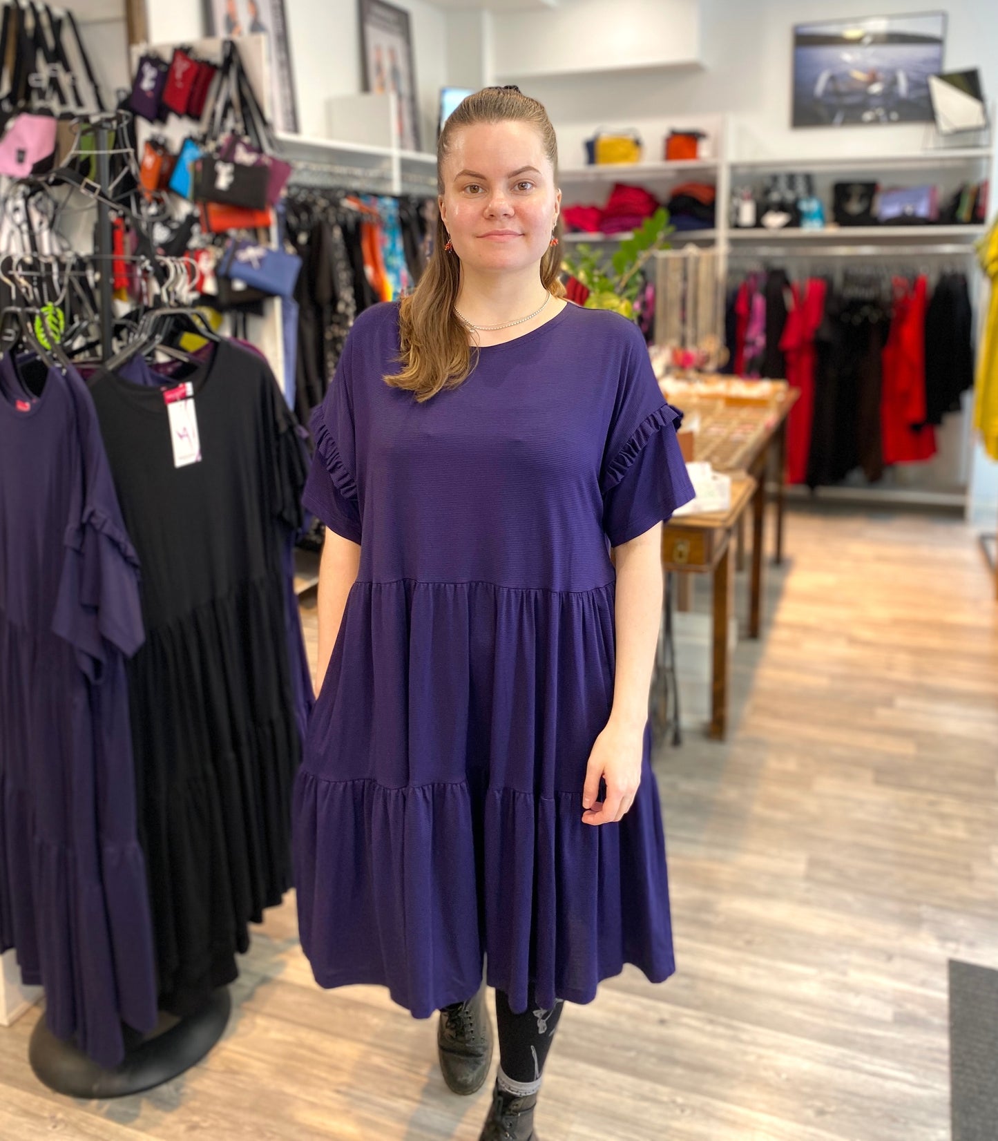 Alina Mekko, Tummansininen
