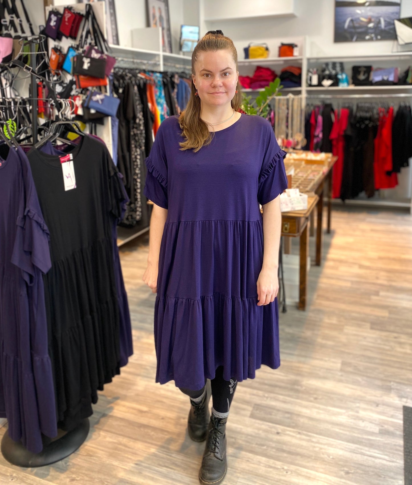 Alina Mekko, Tummansininen