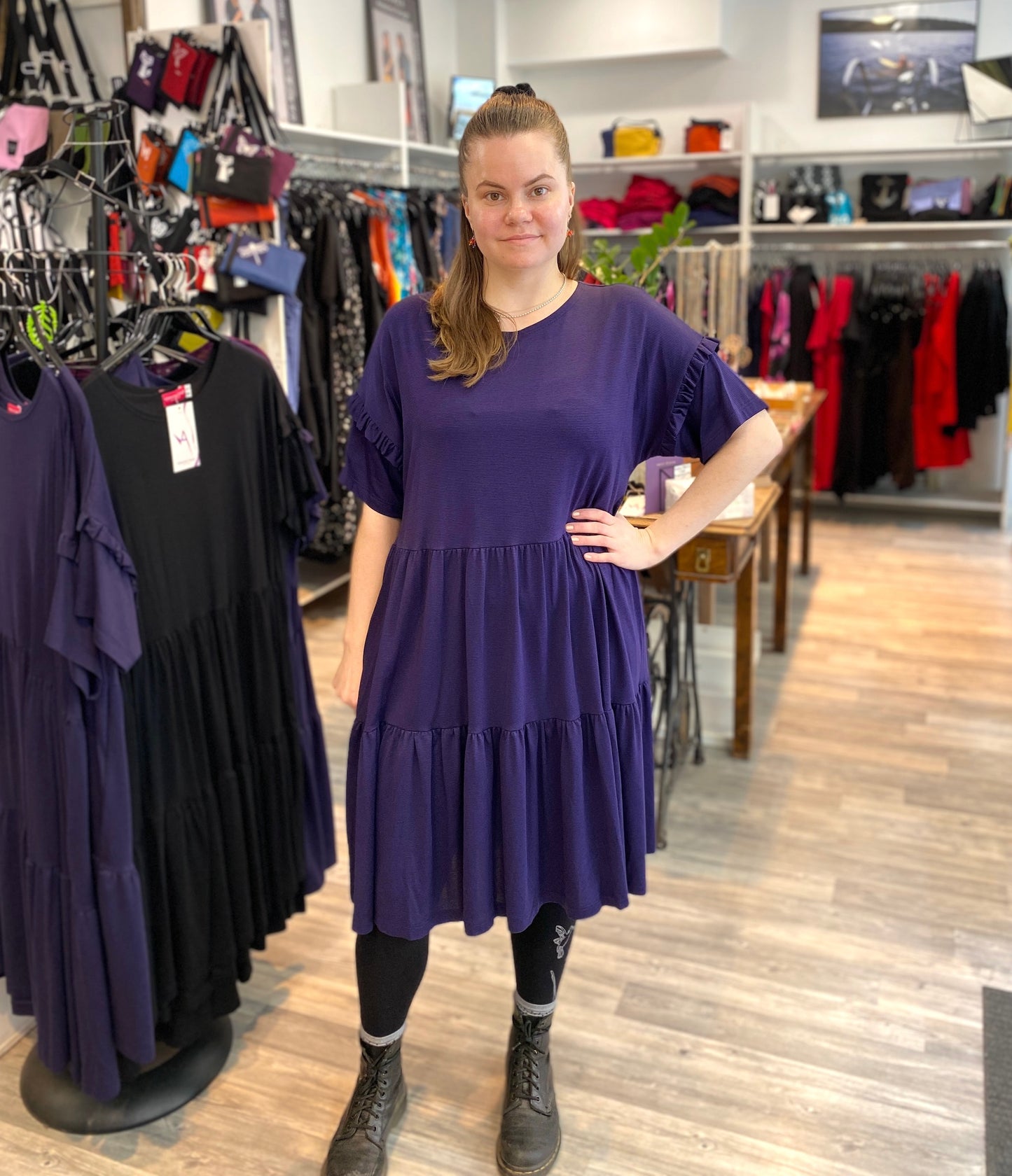 Alina Mekko, Tummansininen