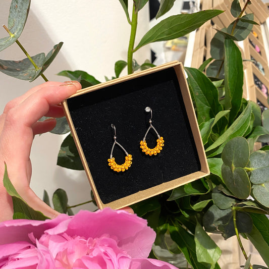 Mini örhängen i glas orange