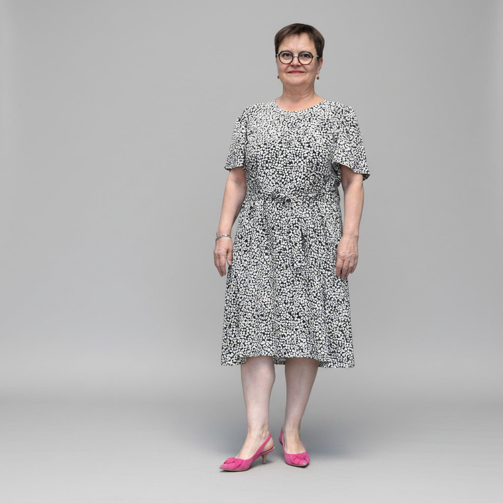 Roosa mekko mustavalkoinen