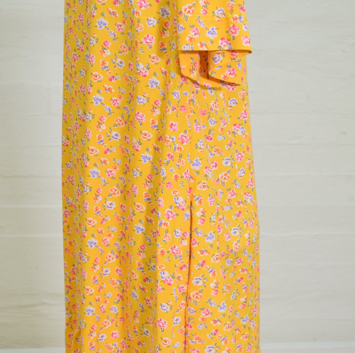 Aleksiina Design Kara mekko keltainen tasku sivussa