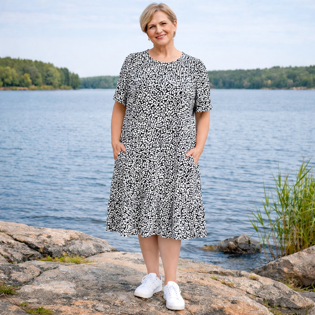 Aleksiina Design Kara mekko mustavalkoinen