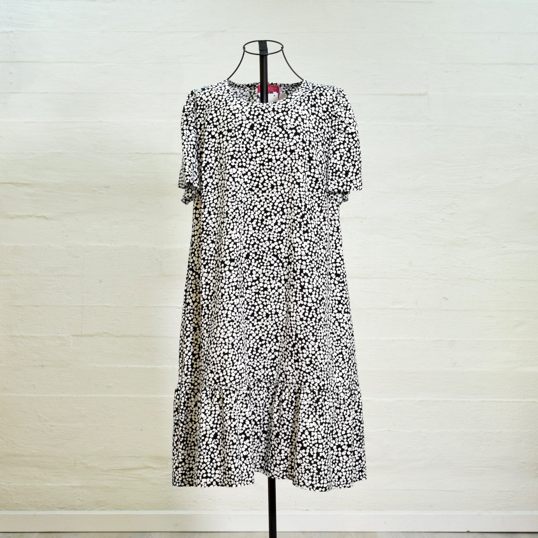 Aleksiina Design Kara mekko mustavalkoinen