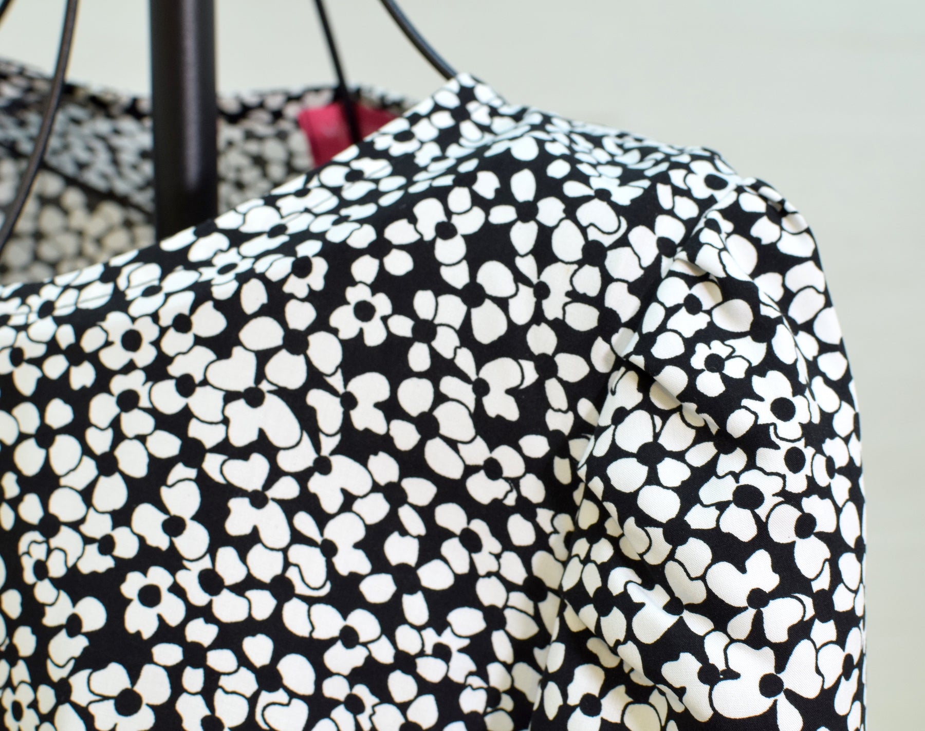 Aleksiina Design Kara mekko mustavalkoinen