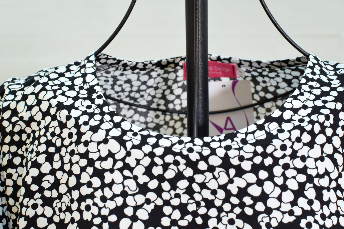 Aleksiina Design Kara mekko mustavalkoinen