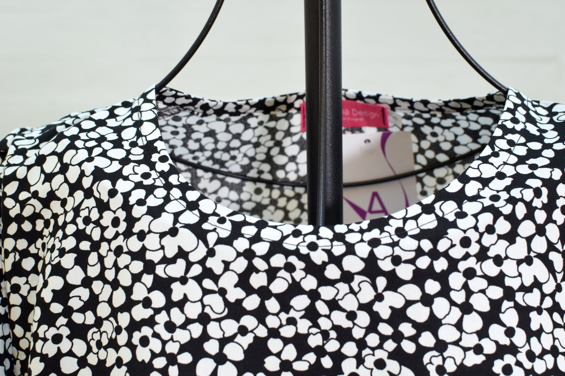 Aleksiina Design Kara mekko mustavalkoinen