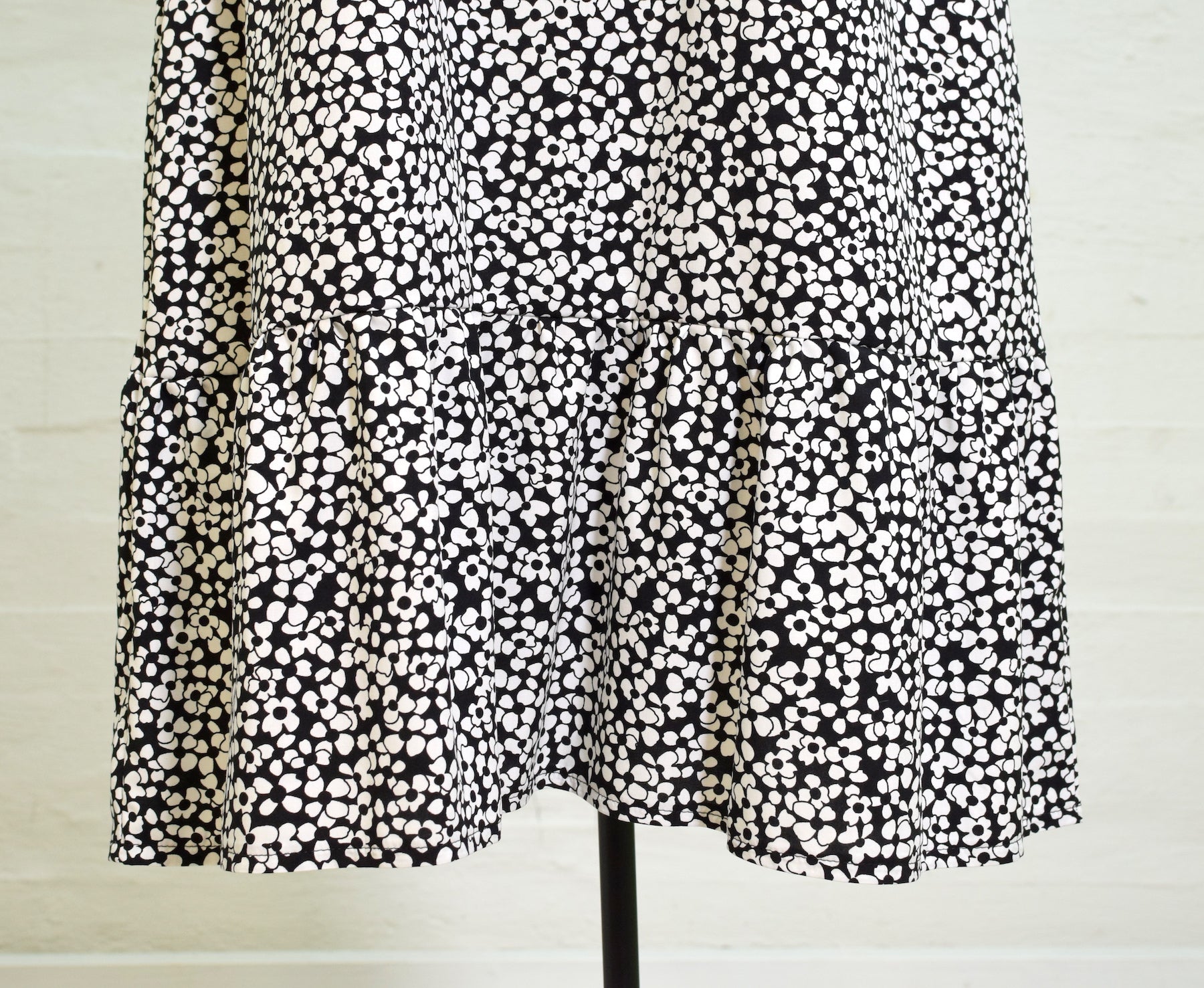 Aleksiina Design Kara mekko mustavalkoinen