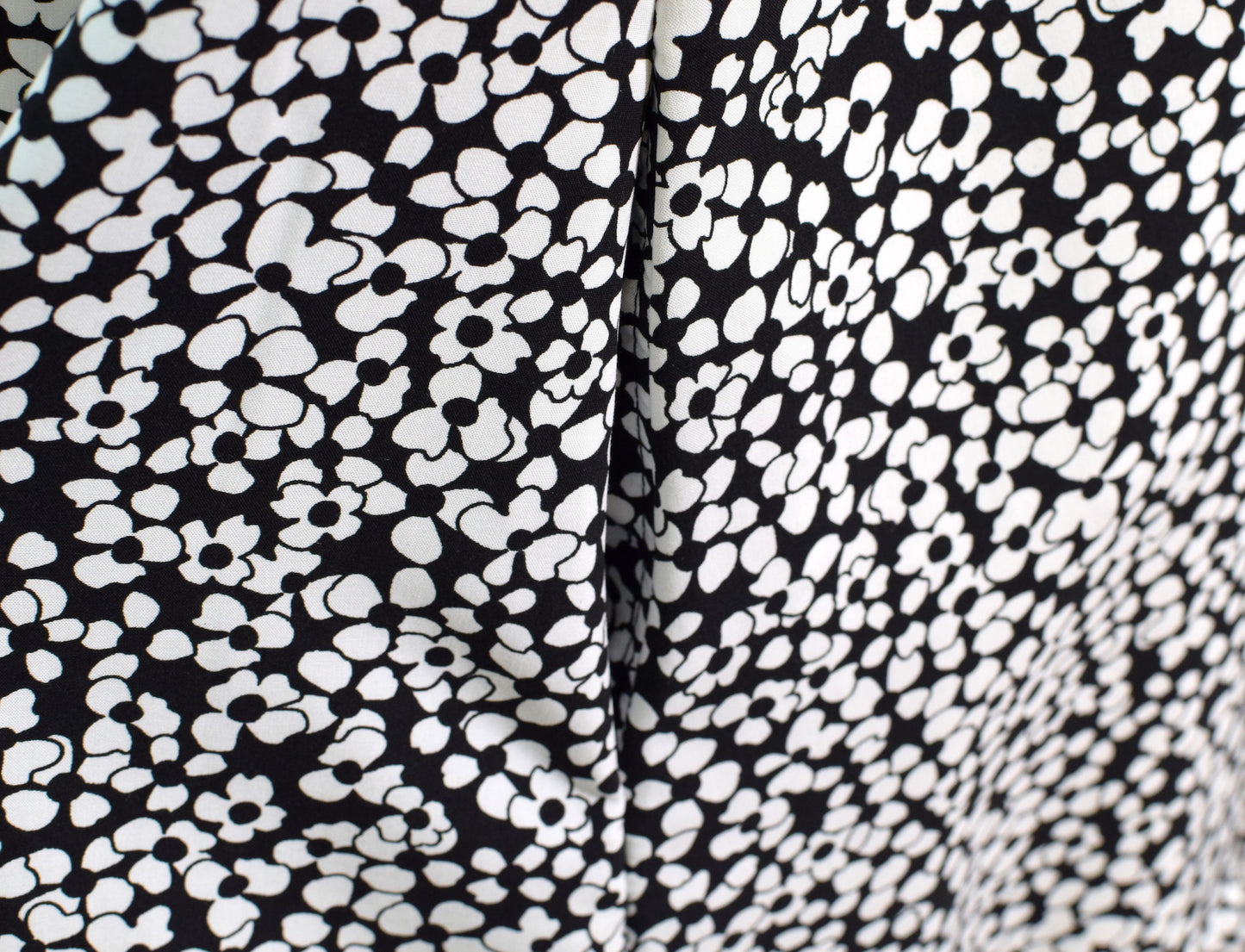 Aleksiina Design Kara mekko mustavalkoinen tasku