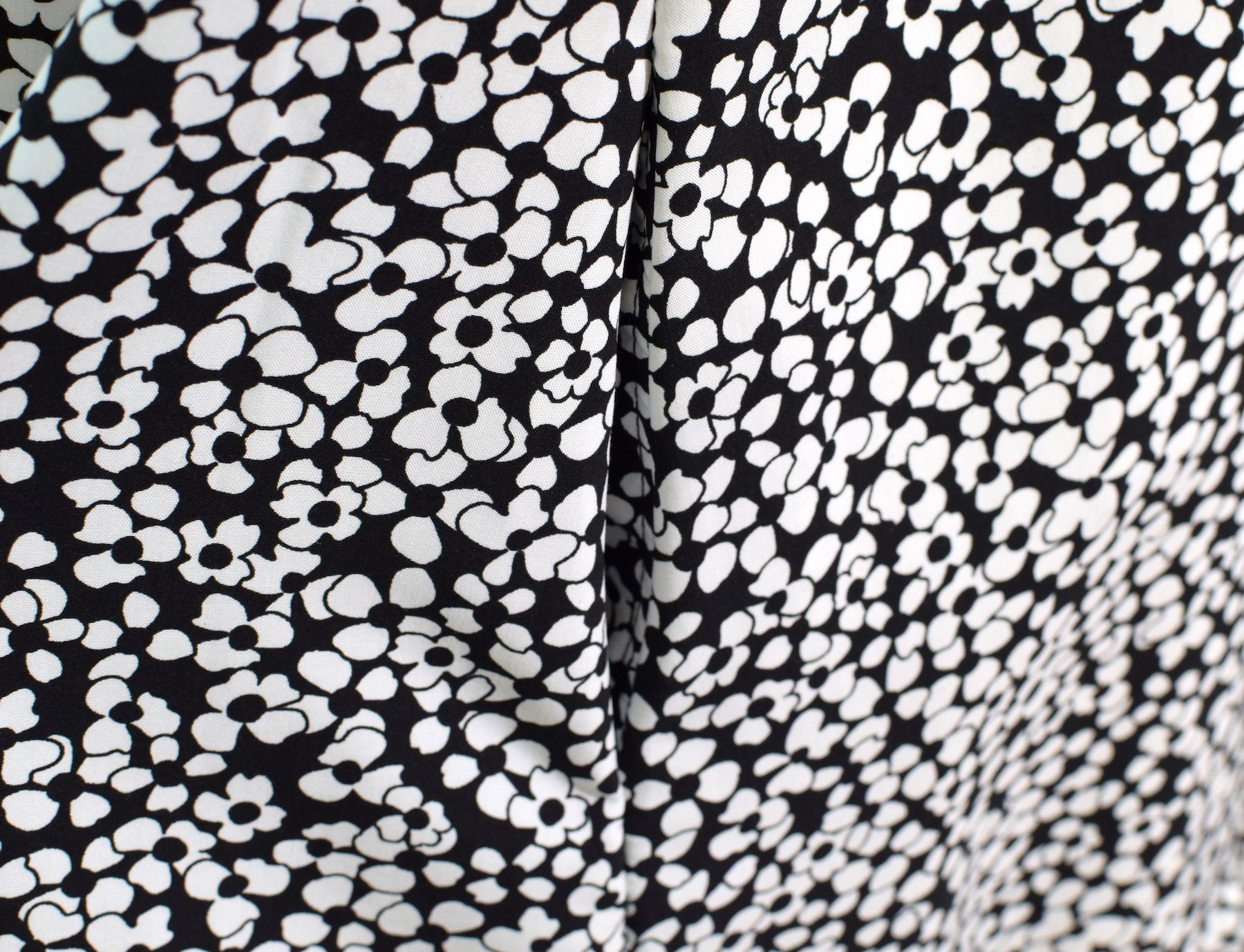 Aleksiina Design Kara mekko mustavalkoinen tasku