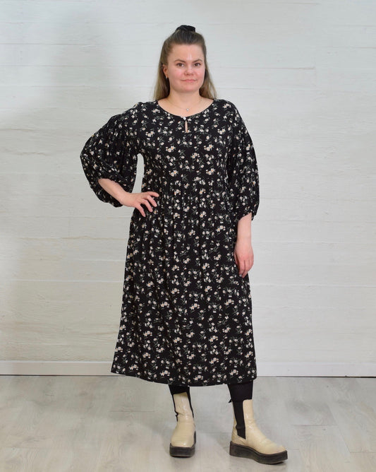 Kiira mekko, musta