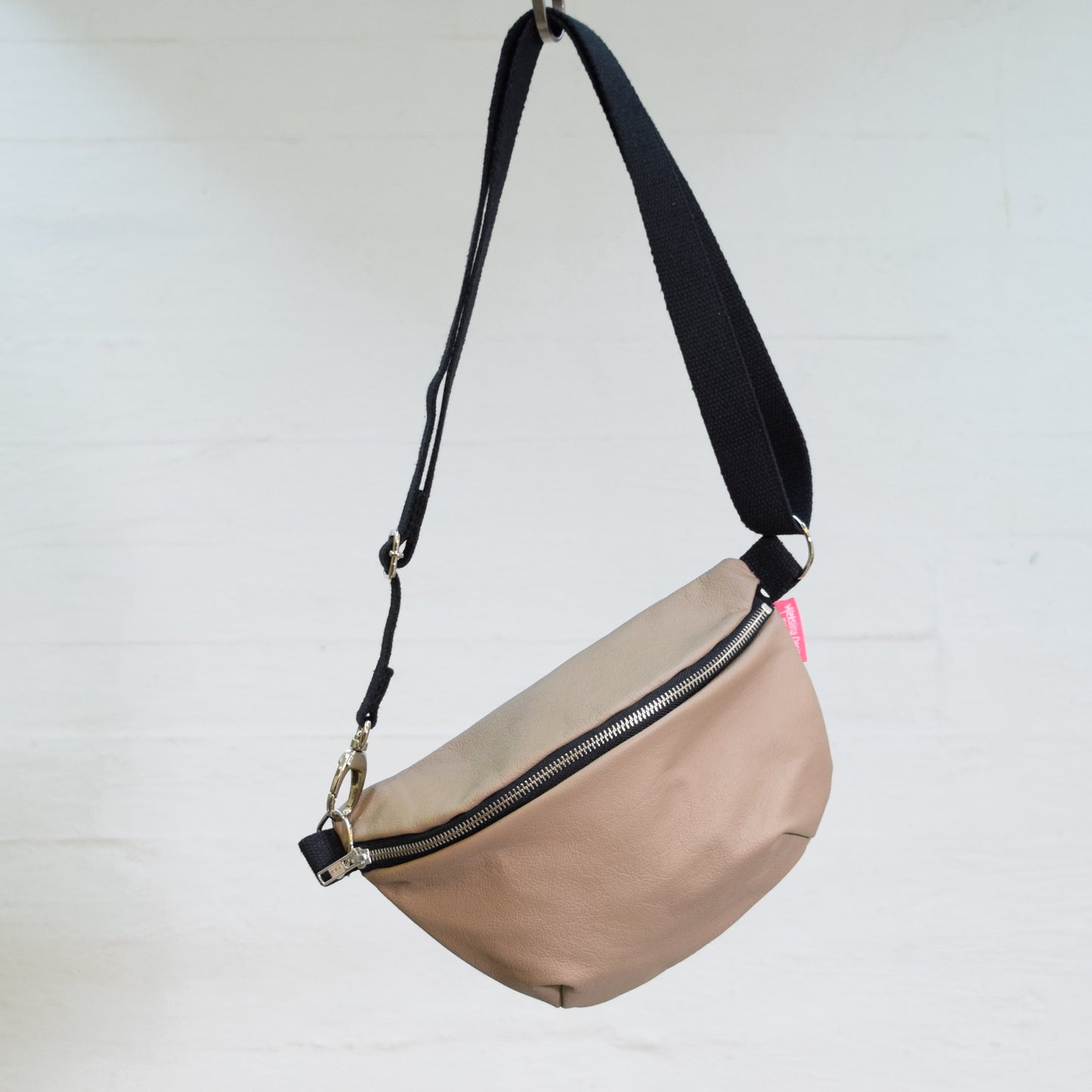 Aleksiina Design Olga crossbody -laukku nahkaa beige