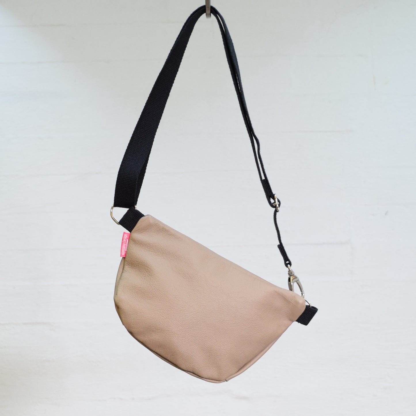 Aleksiina Design Olga crossbody -laukku nahkaa beige
