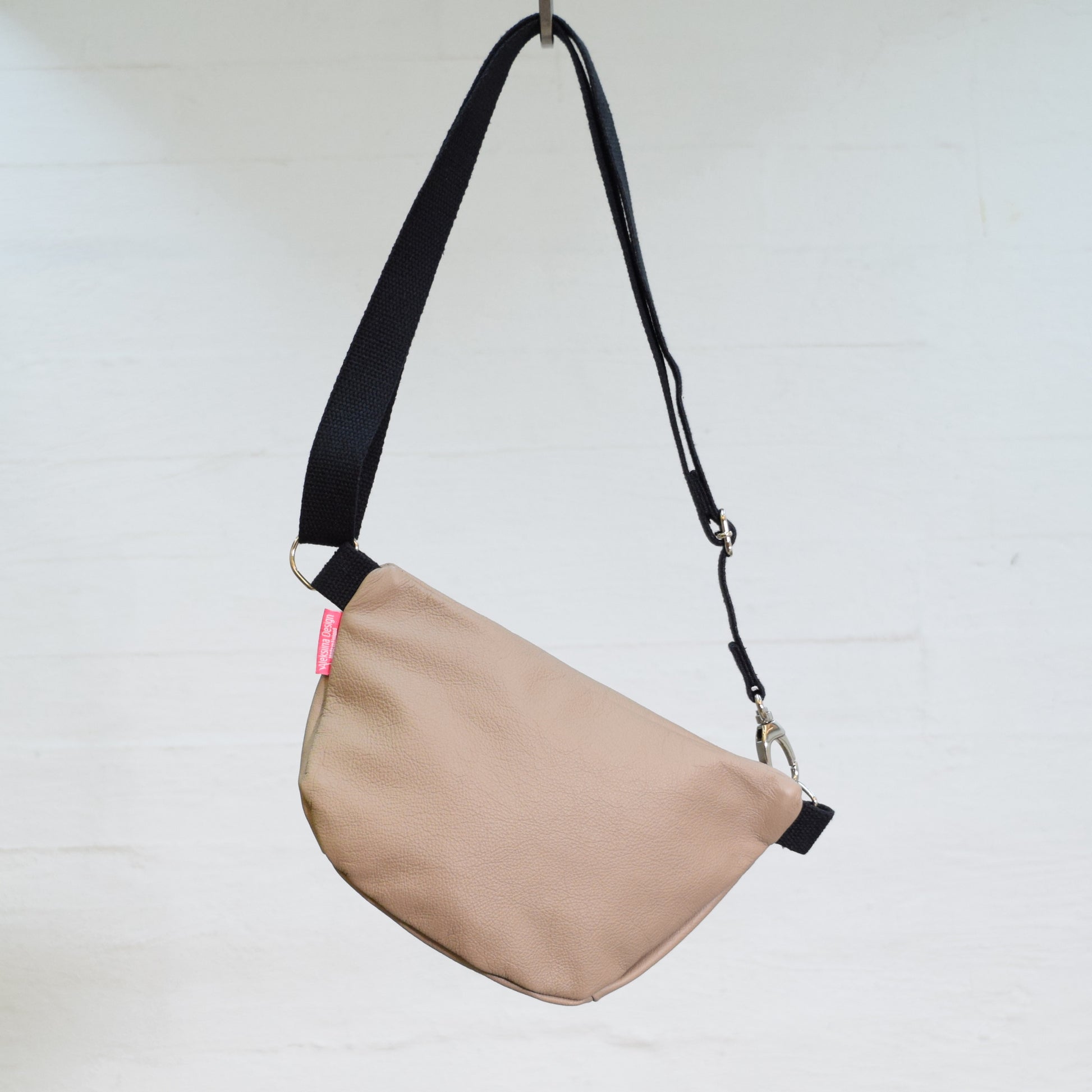 Aleksiina Design Olga crossbody -laukku nahkaa beige