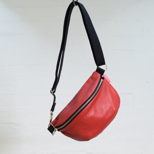 Aleksiina Design Olga crossbody -laukku nahkaa punainen