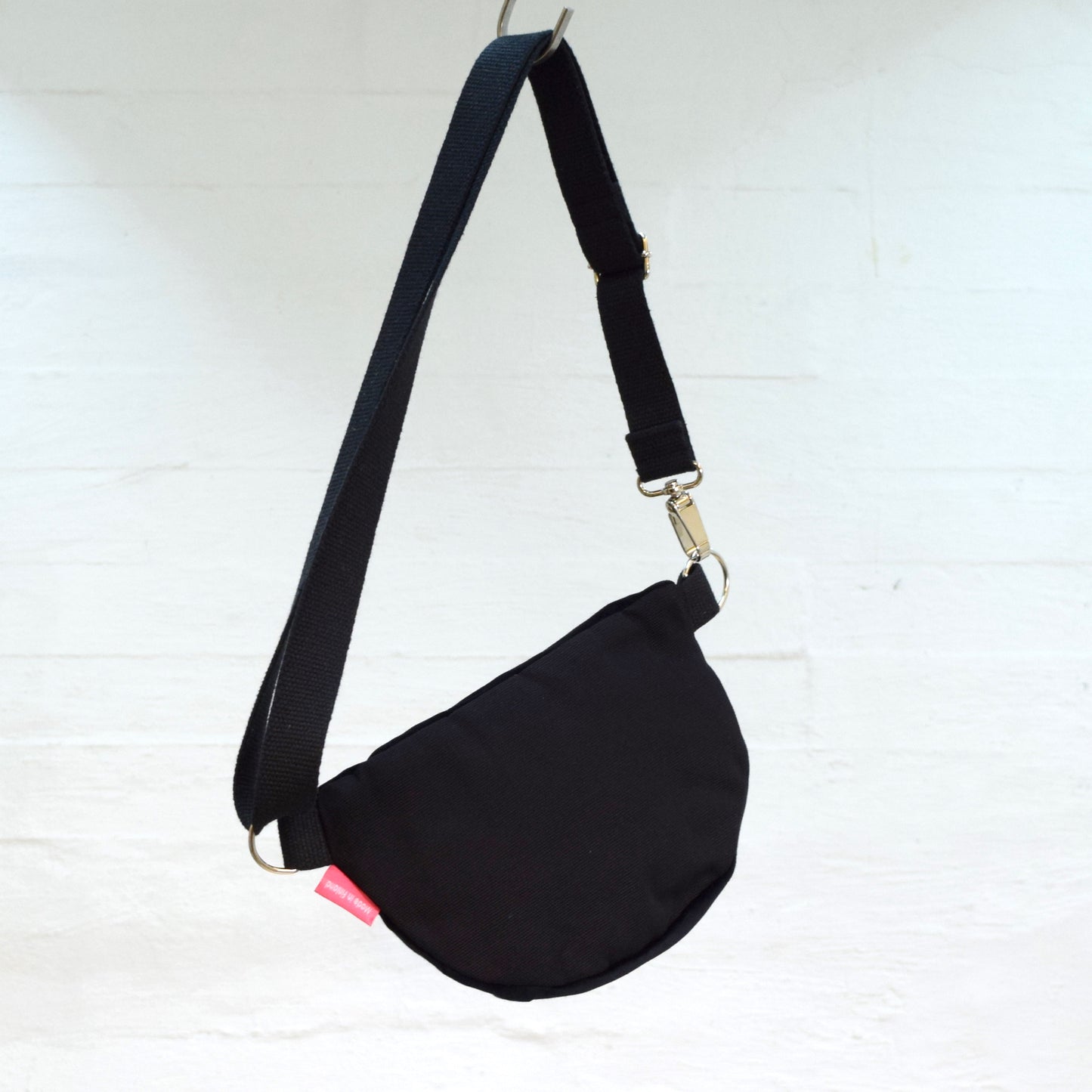 Olga crossbody-väska, slät sammet, svart