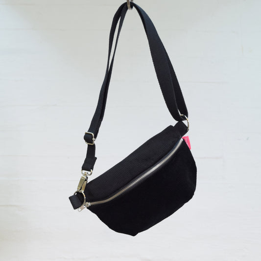 Aleksiina Design Olga crossbody -laukku vakosametti musta