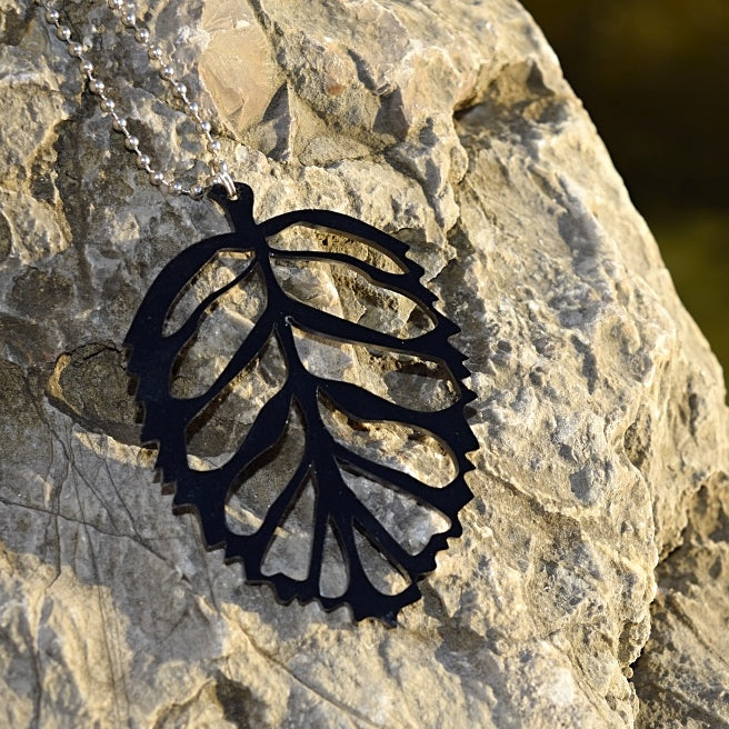 Aleksiina Design Lehtiriipus musta