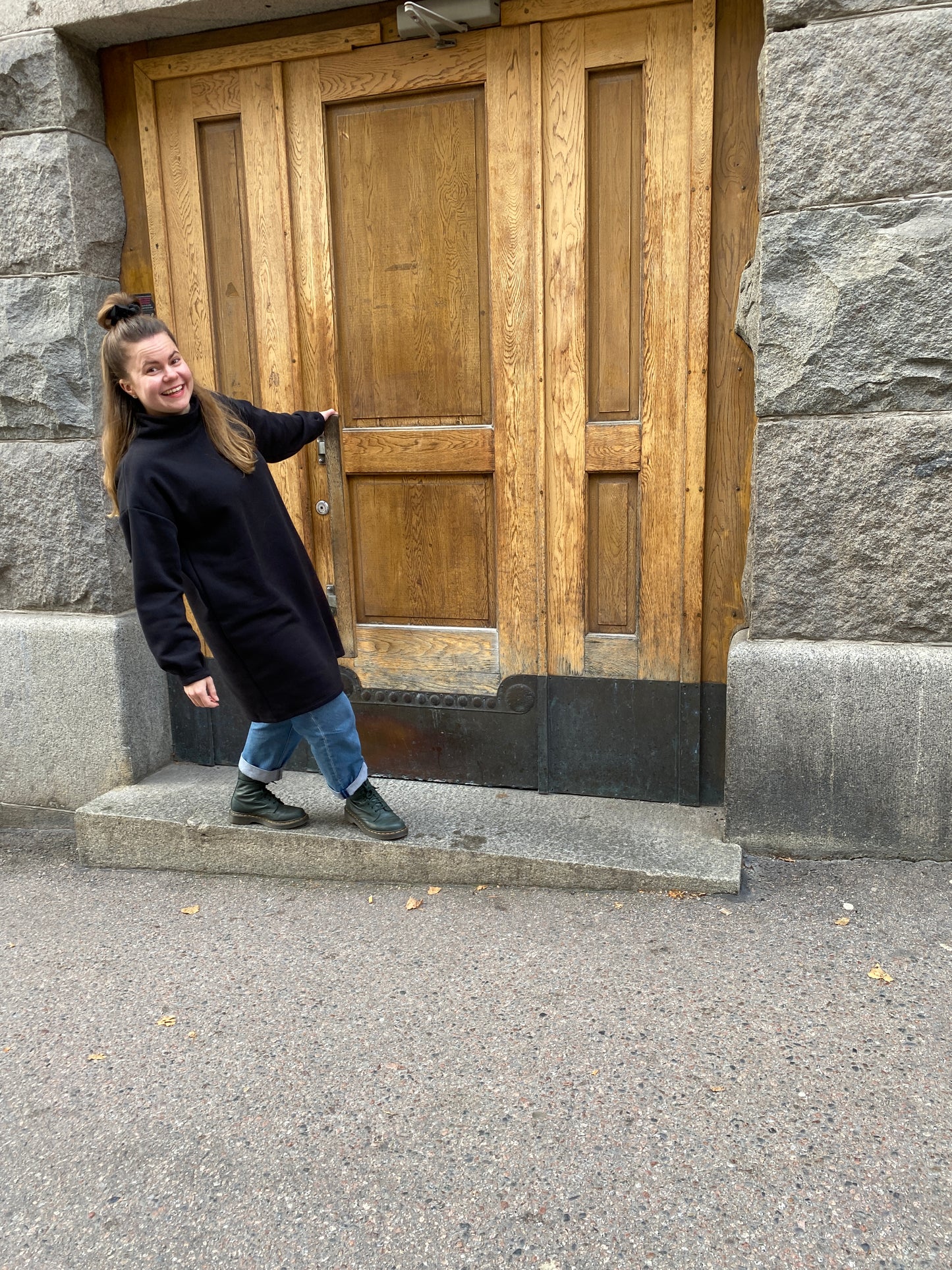 Kirsikka Collegemekko Musta