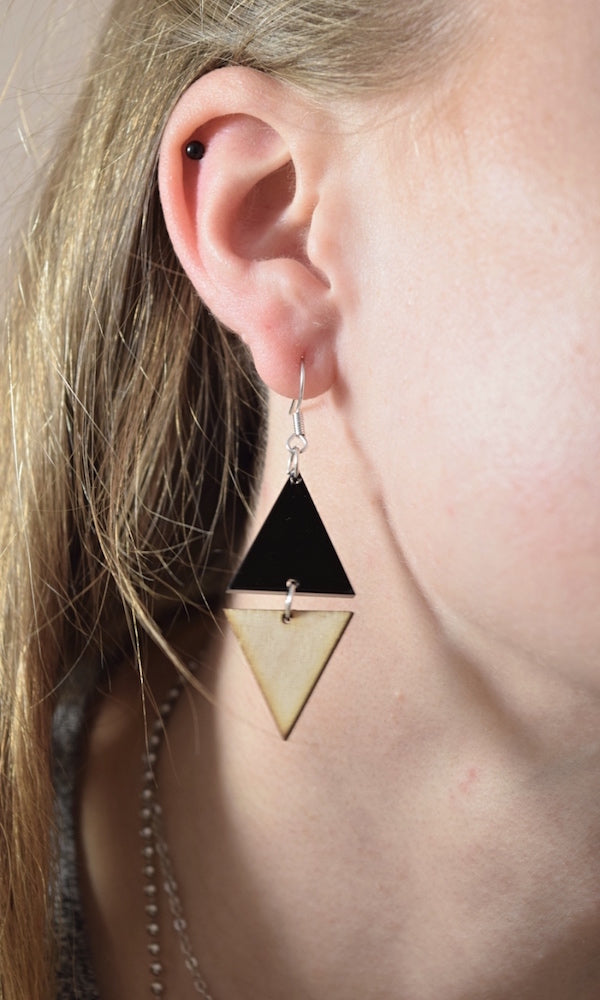 Aleksiina Design Sharp Korvakorut musta-koivupuu