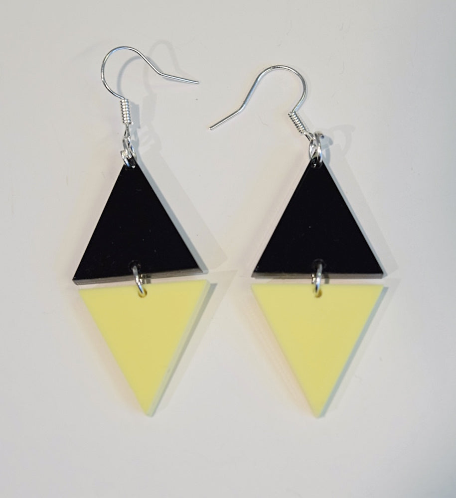 Aleksiina Design Sharp Korvakorut musta-sorbetinkeltainen