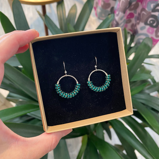 Mini örhängen i glas Cirkel Jade