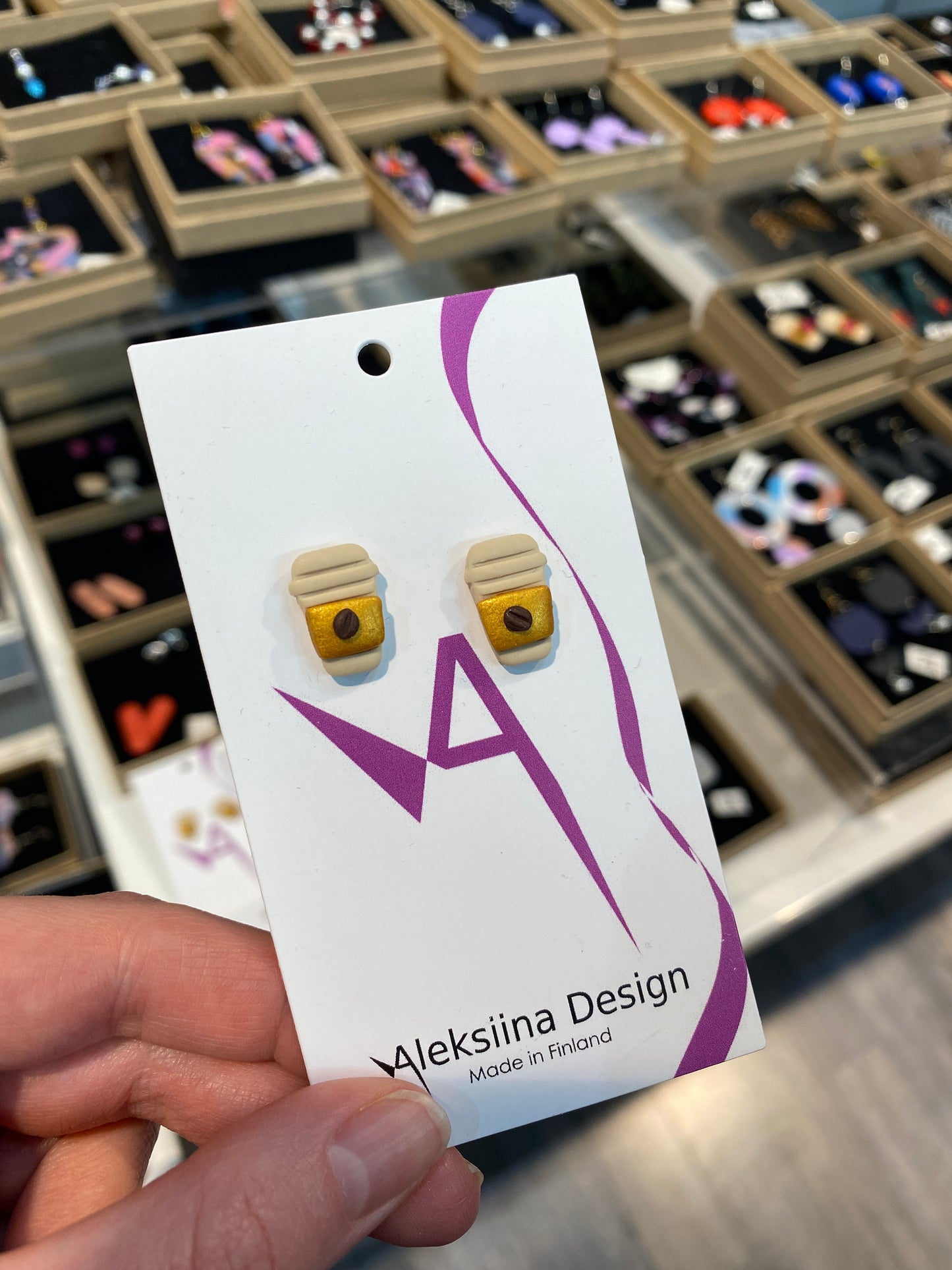 Aleksiina Design Kahvia nappikorvikset, kahvipapu