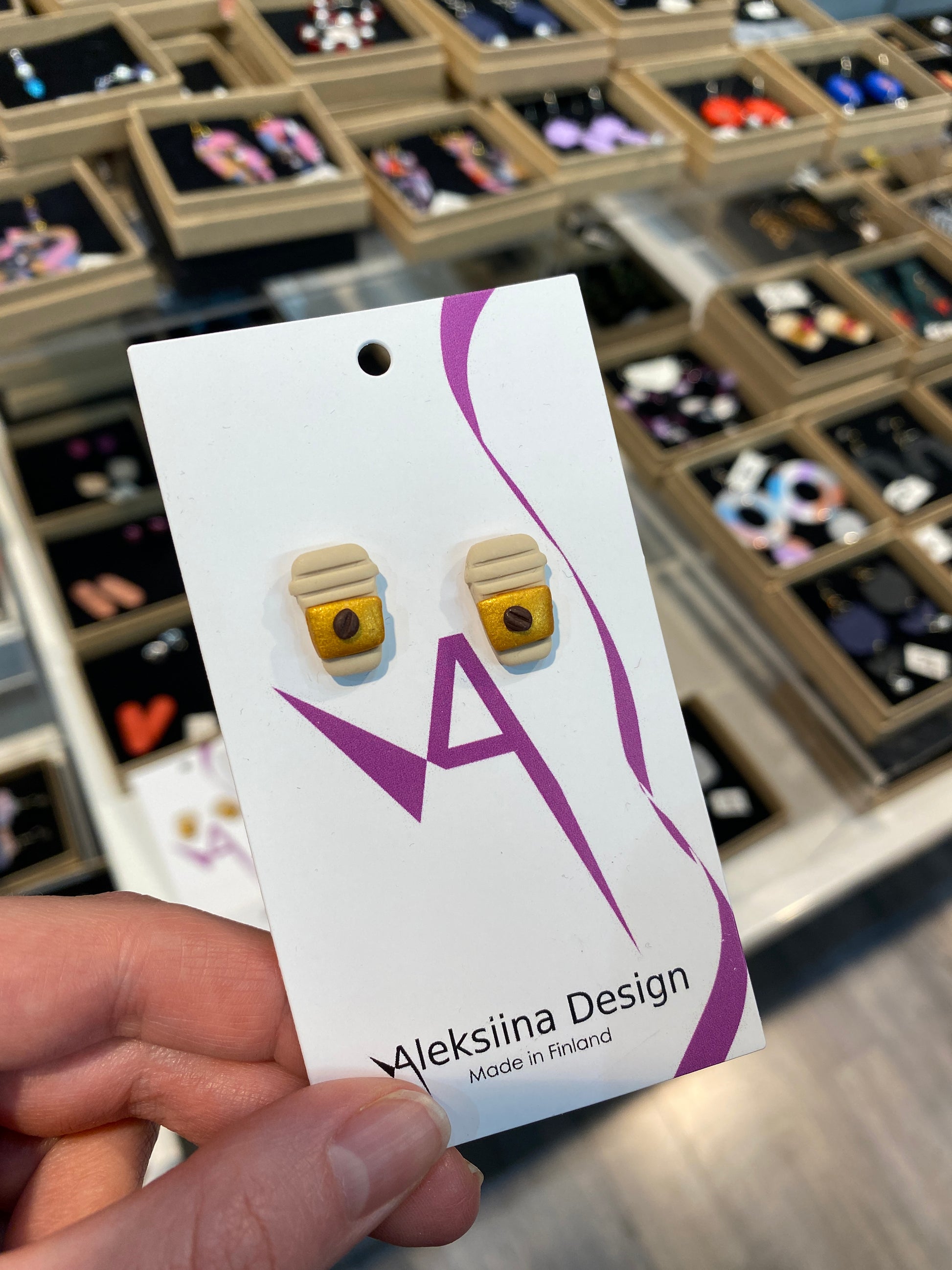 Aleksiina Design Kahvia nappikorvikset, kahvipapu