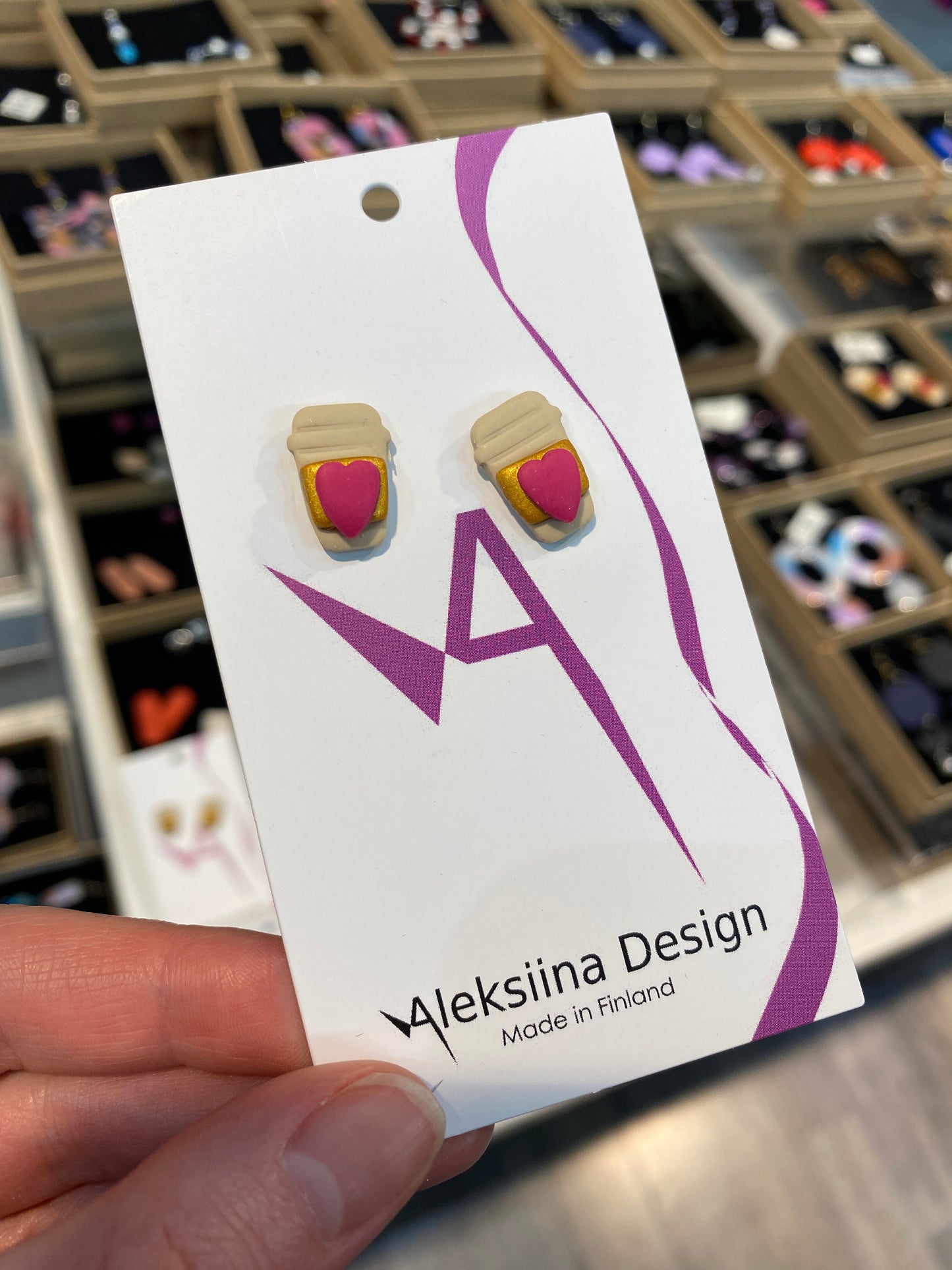 Aleksiina Design Kahvia nappikorvikset, sydän