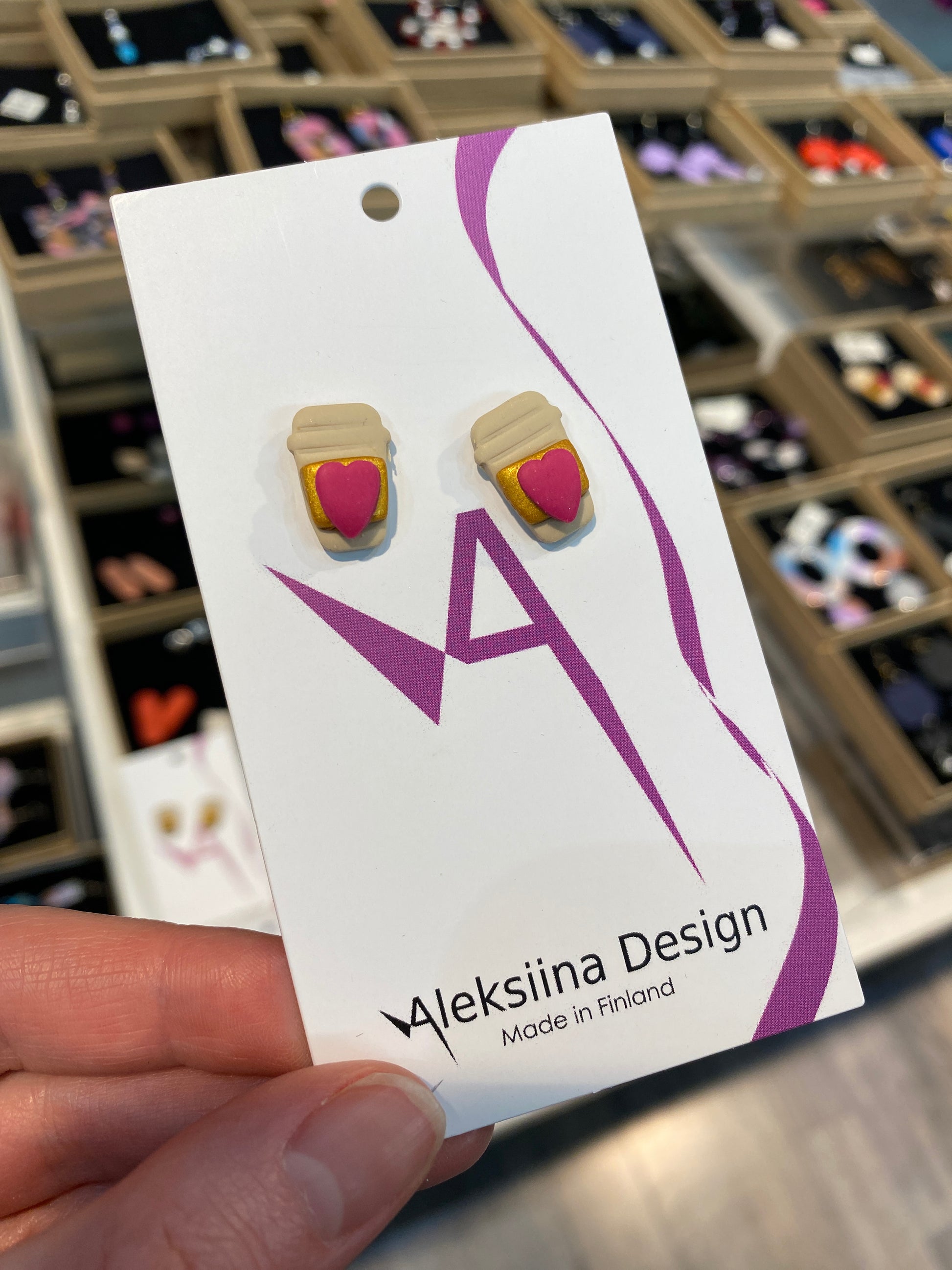 Aleksiina Design Kahvia nappikorvikset, sydän